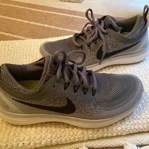 Women’s Nike Lunarlon free running athletic sneakers grey and light blue size 7.